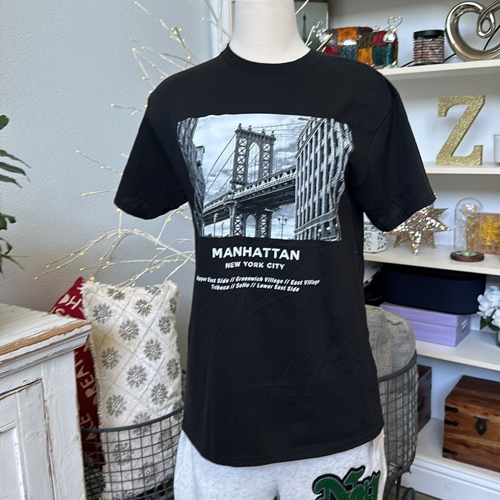 Manhattan New York City T-shirt NWT